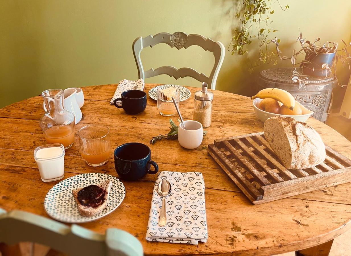 Le Repaire De La Reveuse Bed & Breakfast Saint-Frajou ภายนอก รูปภาพ